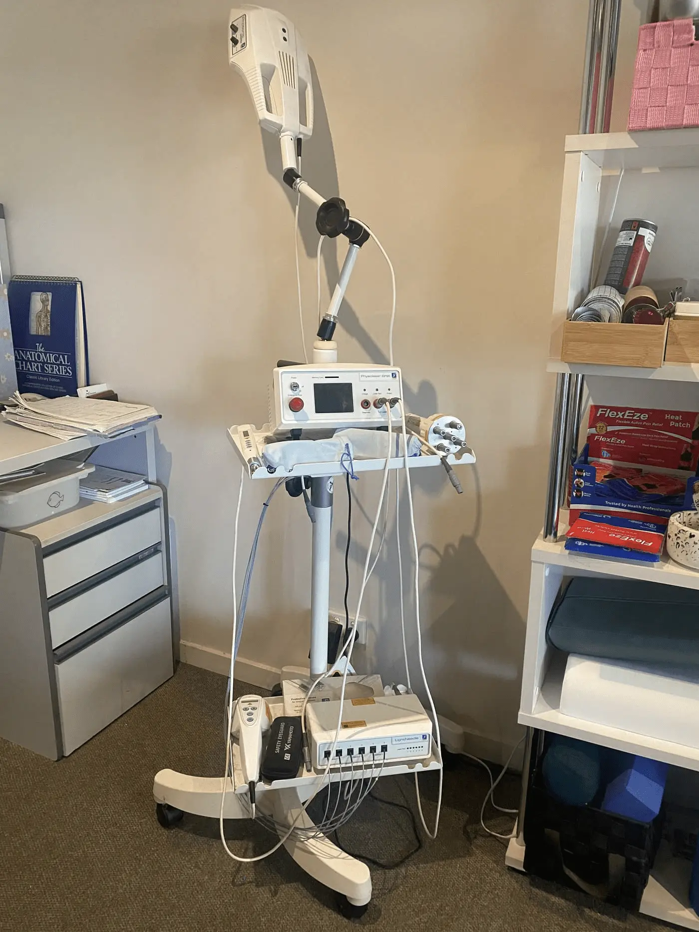 Dr Jacinta Poulton treating a patient at Momentum Chiropractic